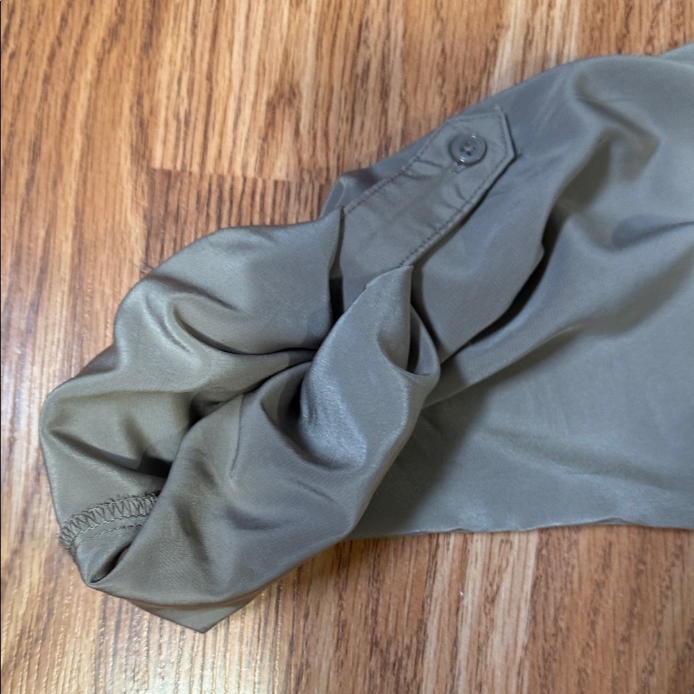 OLD NAVY Tan Button-Up Blouse - Picture 4 of 11